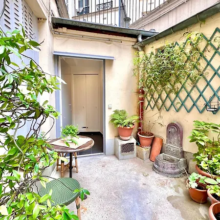 Apartment Canal St Martin Miss Dodu *